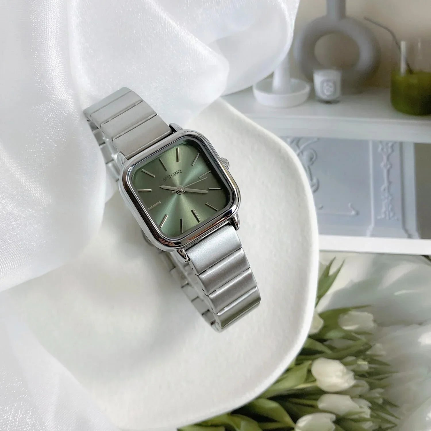 Elevate Your Style with Our Elegant Ladies Luxury Quartz Wristwatch - A Perfect Gift for Any Occasion